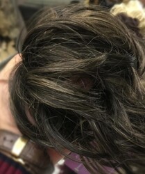 Kestane Renk Hafif Işıltılı Lastikli Topuz Modeli - Thumbnail