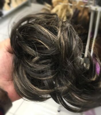 Kestane Renk Hafif Işıltılı Lastikli Topuz Modeli