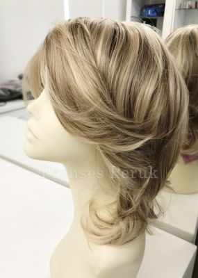 Küllü Sarı Röfleli Katlı Kesim Peruk