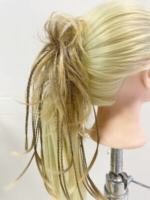 Kumral Röfleli Örgülü Hazır Topuz Modeli